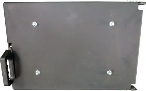 Schwarze Metalltür mit Griff und Befestigungsbolzen, passend für Heizsysteme von Wolf. Eignet sich zur Abdeckung eines Füllschachtes.